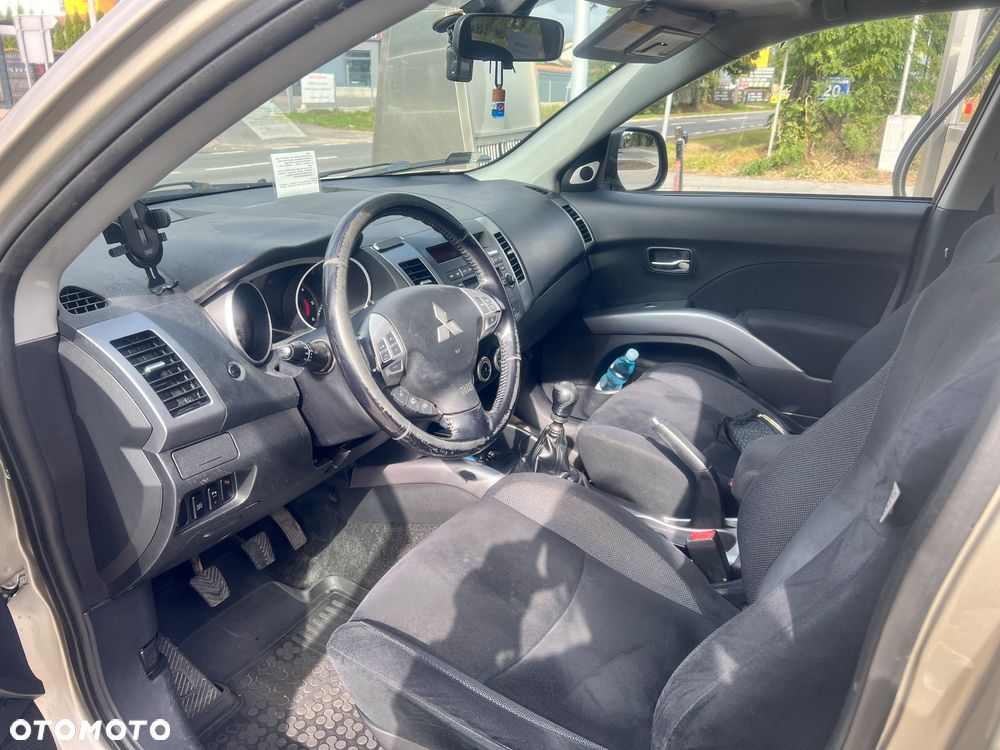 Mitsubishi Outlander - 8