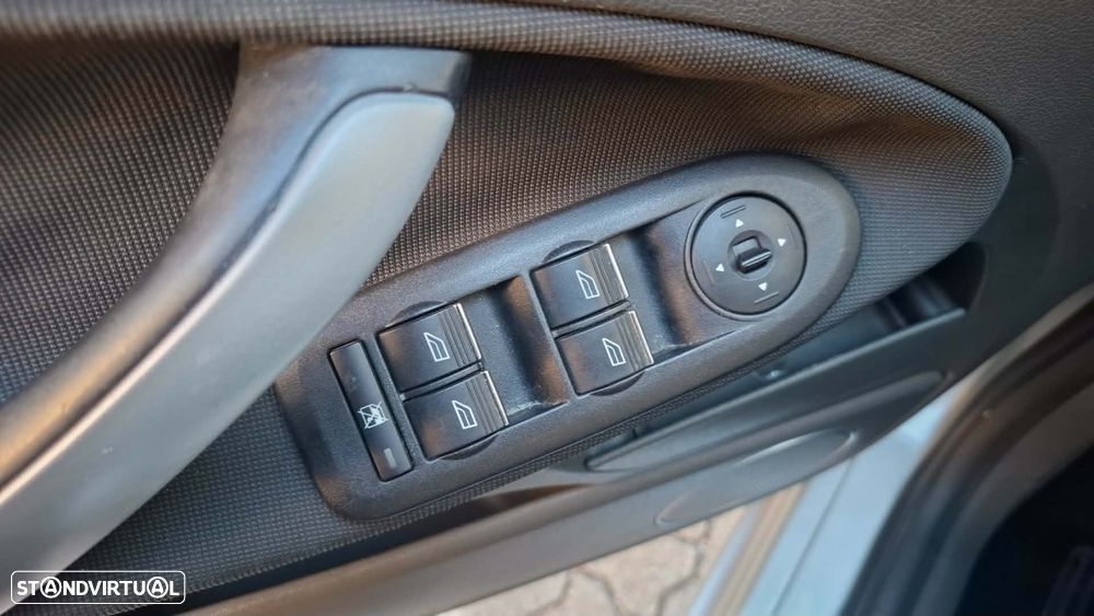 Ford C-Max 1.6 TDCi Titanium - 19