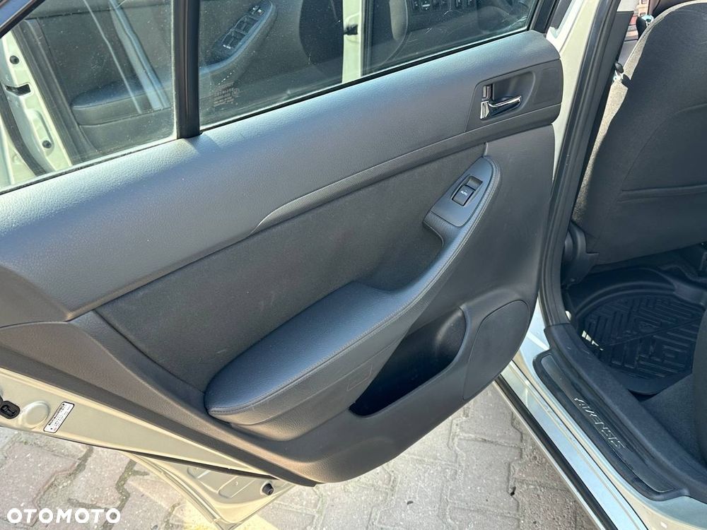 Toyota Avensis 2.0 D-Cat Sol - 3