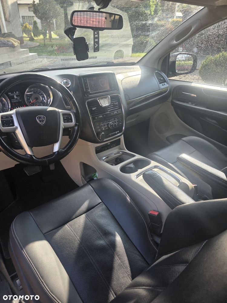 Lancia Voyager - 6