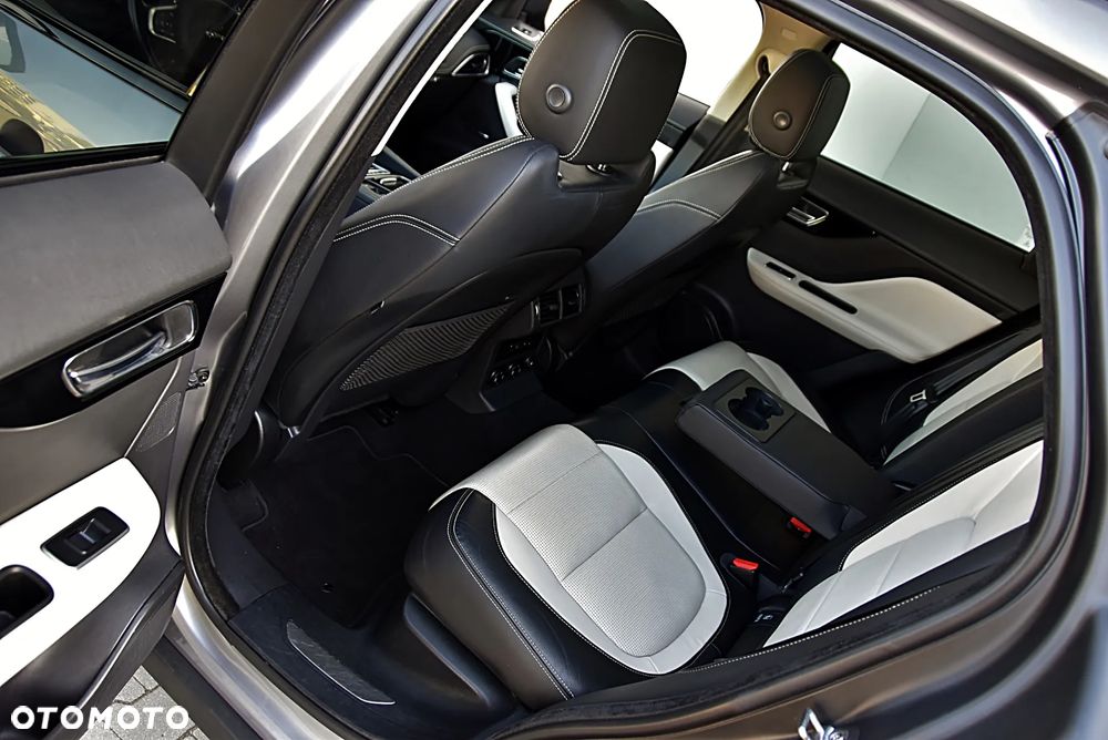 Jaguar F-Pace 2.0 i4P AWD R-Sport - 23