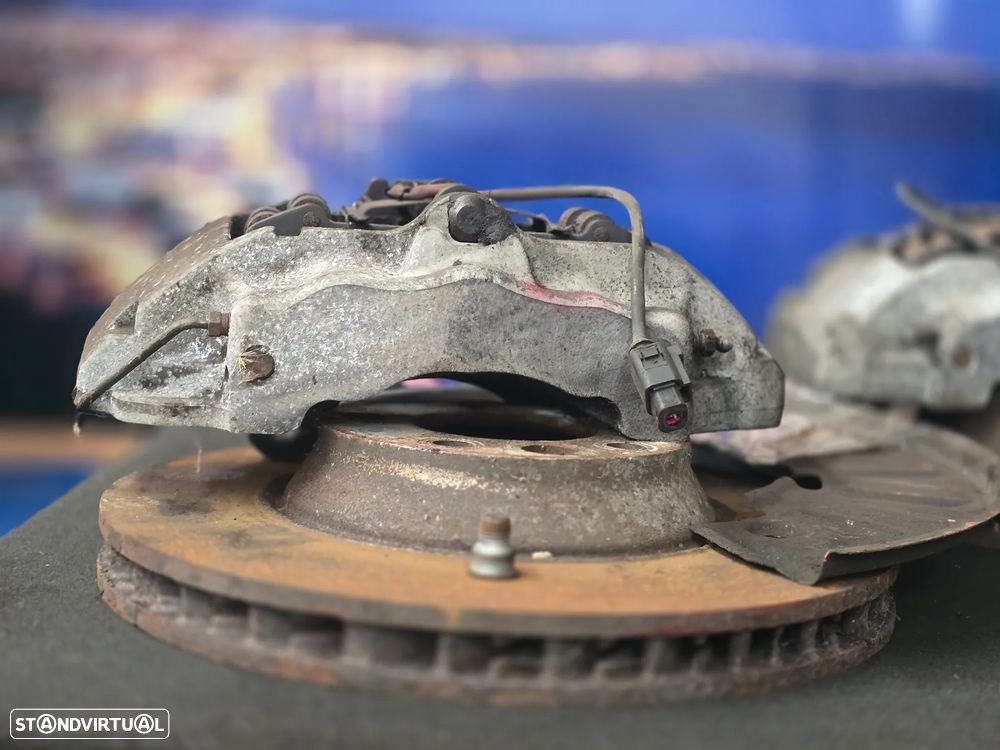 Conjunto Travões Frente ORIGINAL Brembo Audi Q7 4L 2006+ (Pinças + Discos + Proteções + Parafusos) - 2