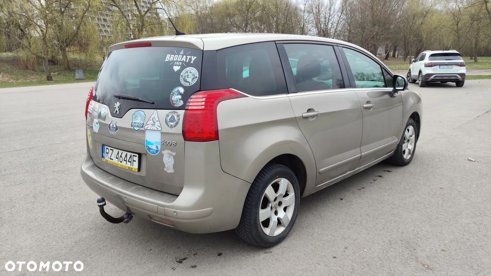 Peugeot 5008 1.6 THP Family - 5