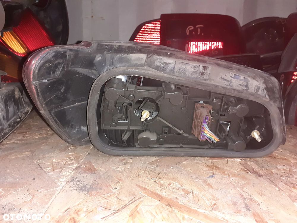 LAMPA TYLNA TYŁ PRAWY PRAWA PEUGEOT 306 - 2
