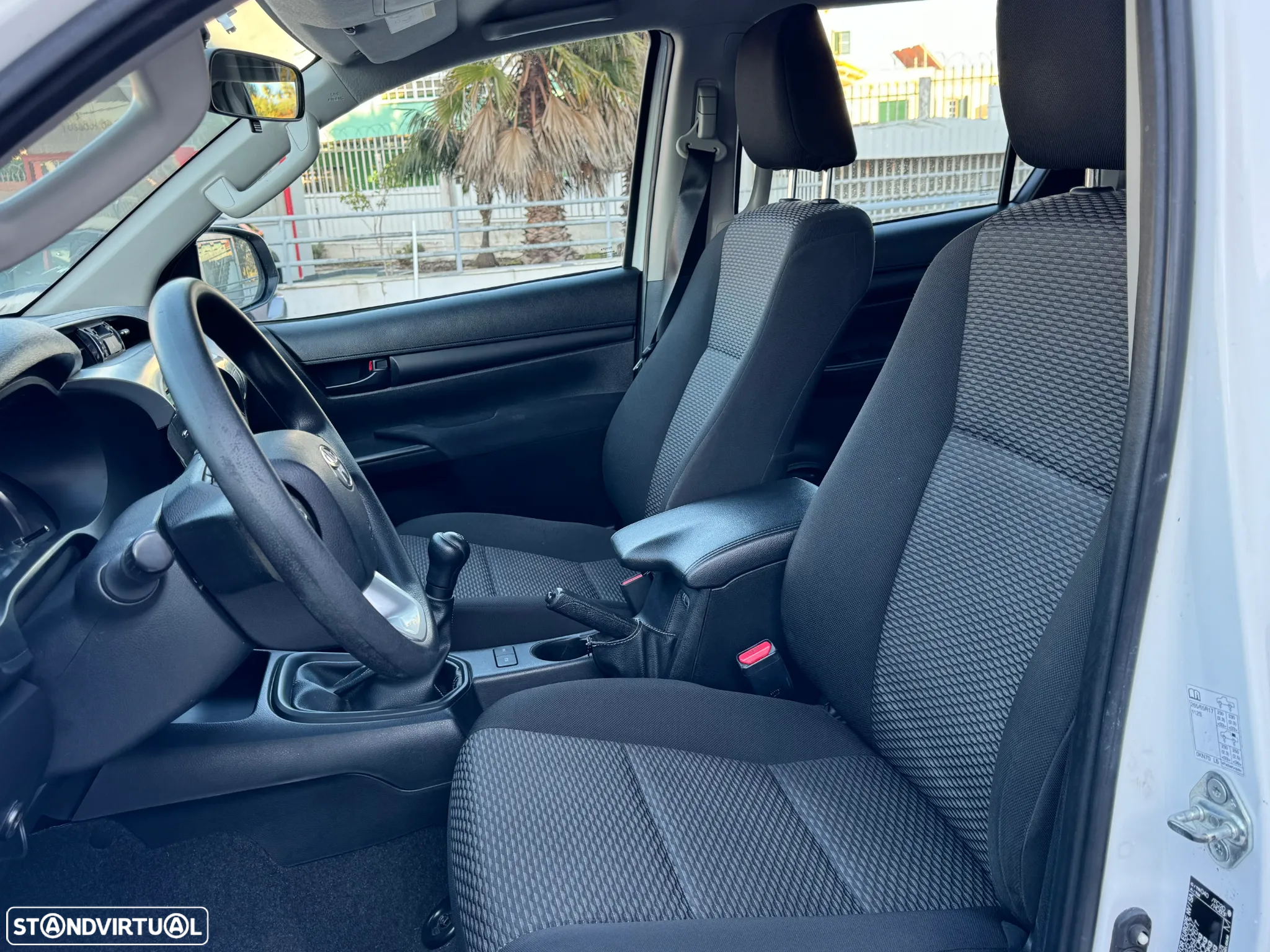 Toyota Hilux 2.4 D-4D 4WD CD CH - 8