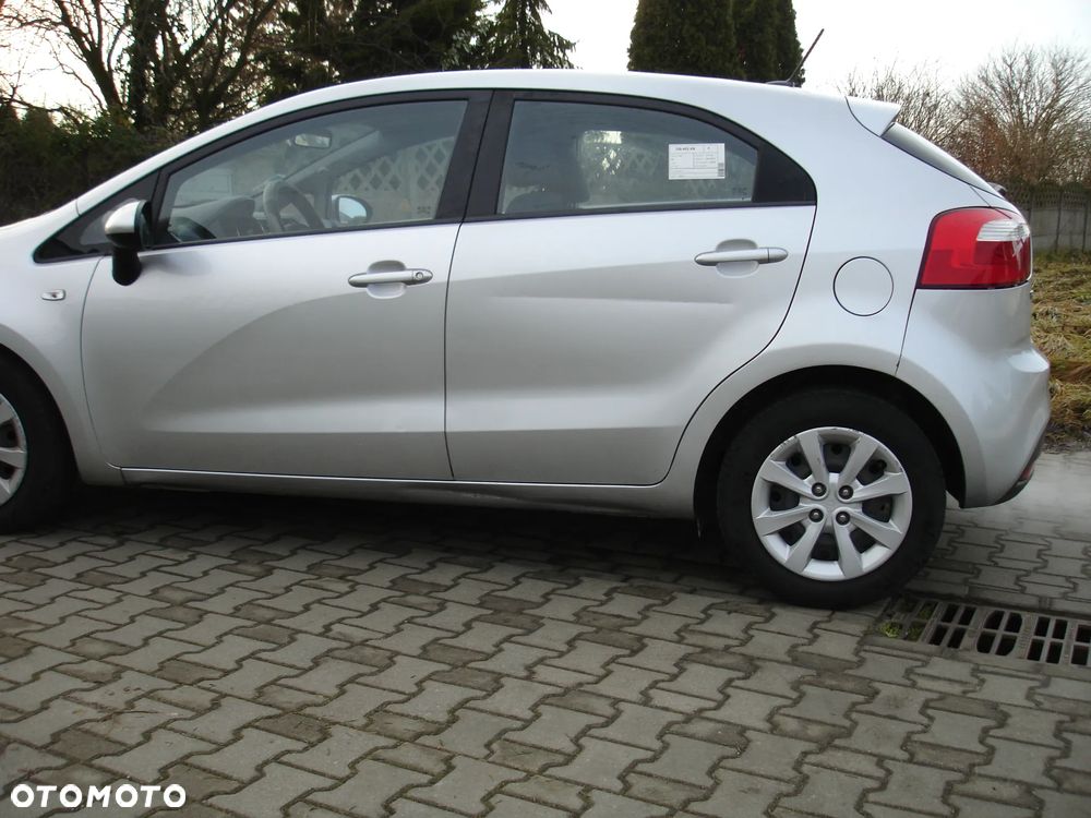 Kia Rio 1.1 CRDI Dream Team Edition - 25