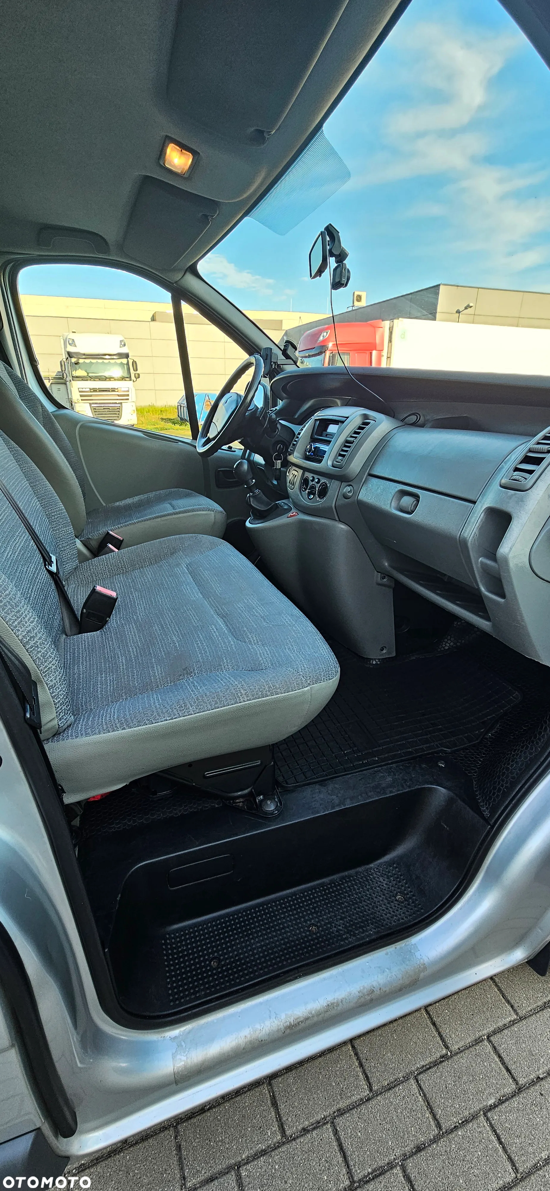 Renault Trafic 2.0 dCi 90 Combi L2H1 - 9