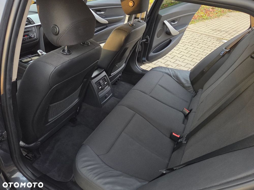 BMW Seria 3 320d Blue Performance Modern Line - 24