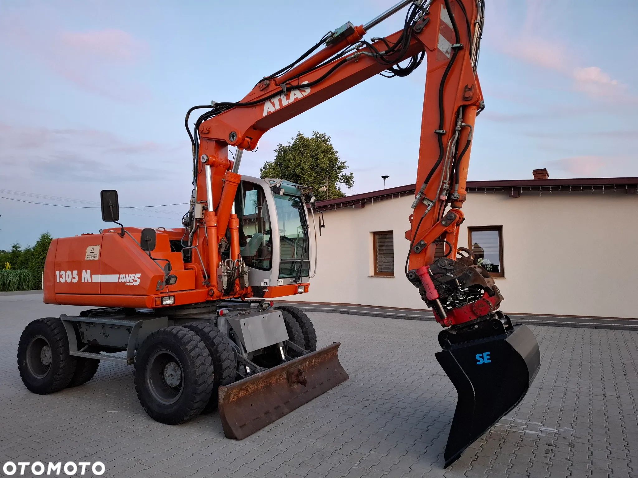 Atlas 1305 ROTOTILT - 1