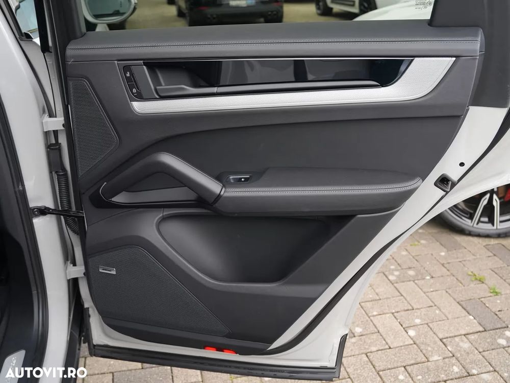 Porsche Cayenne Coupe E-Hybrid - 32