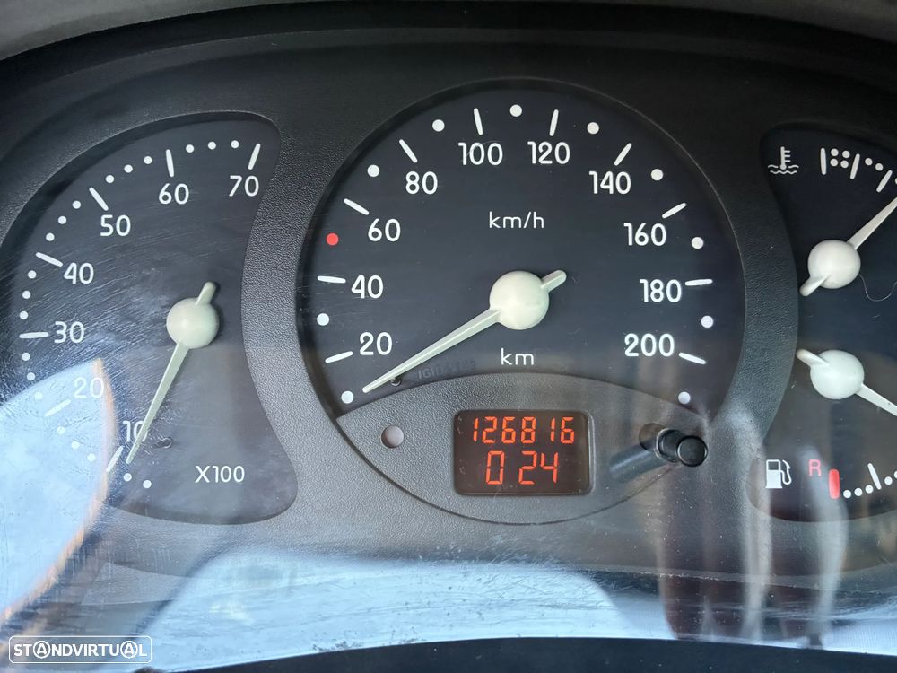 Renault Clio 1.2 RT - 17