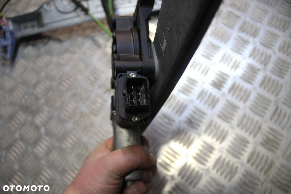 MECHANIZM PODNOŚNIK SZYBY PRAWY PRZÓD OPEL CORSA D 3D - 4