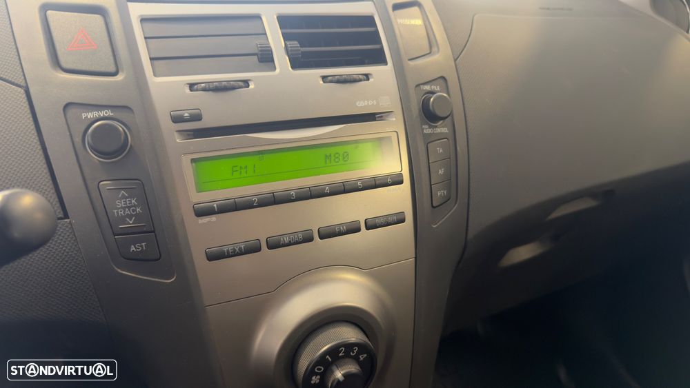 Toyota Yaris 1.4 D-4D Comfort+AC+VSC - 9