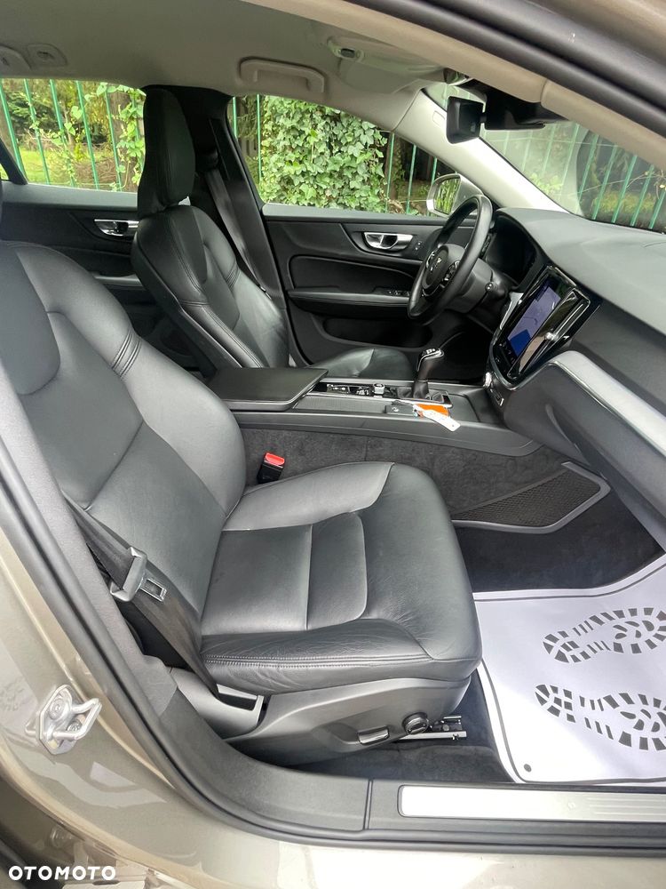 Volvo V60 D3 Drive-E Momentum - 27