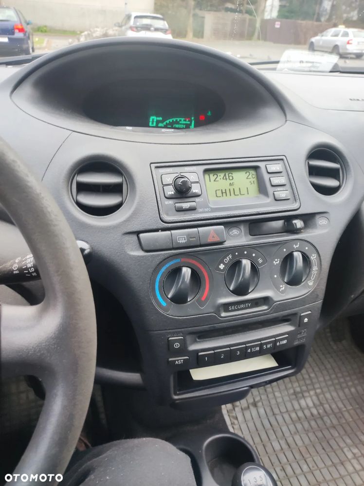 Toyota Yaris 1.0 Base - 10