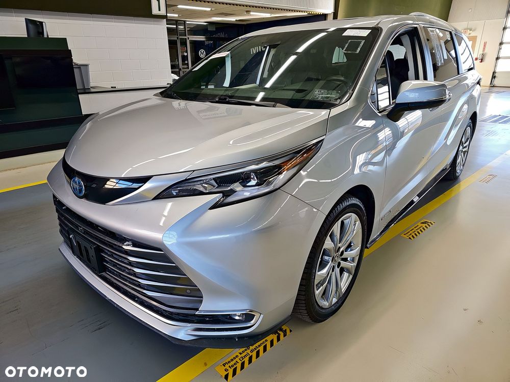 Toyota Sienna - 4