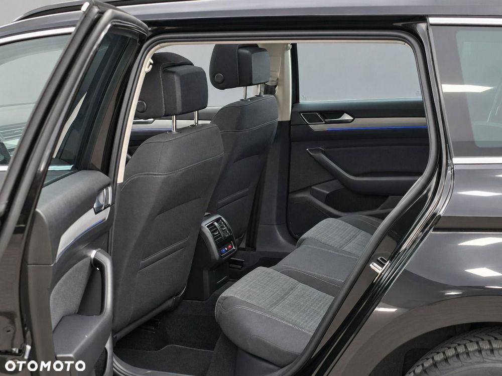 Volkswagen Passat - 29