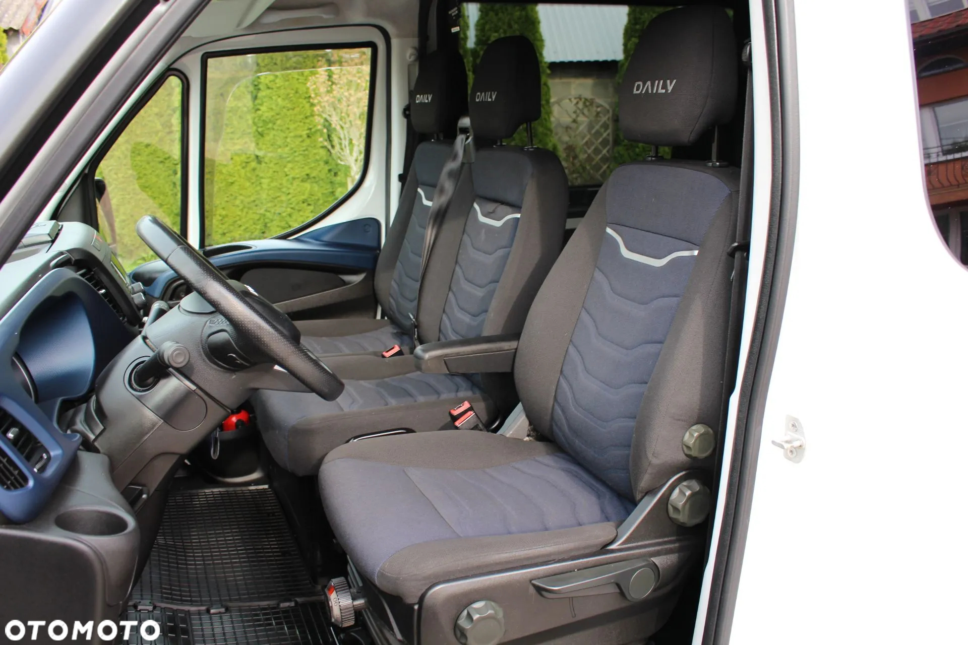 Iveco DAILY 35S18 / 3.0 180KM / AUTOMAT / POLSKI SALON / NISKI PRZEBIEG / SWIATŁA LED / DOKA / BRYGADÓWKA / JAK NOWY !!! - 21