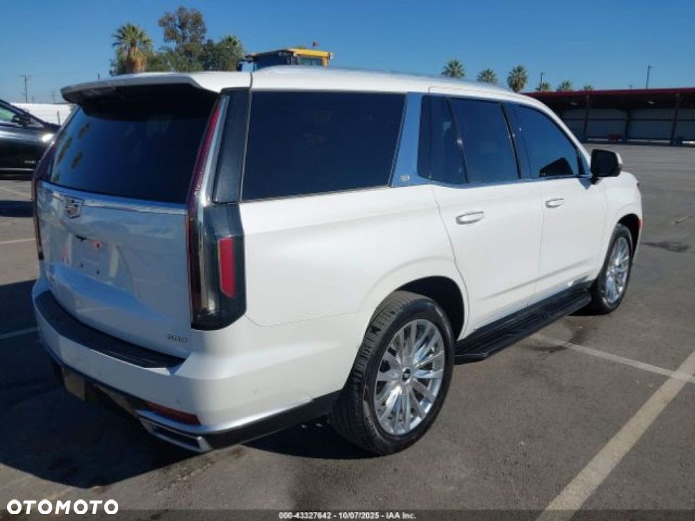 Cadillac Escalade - 3