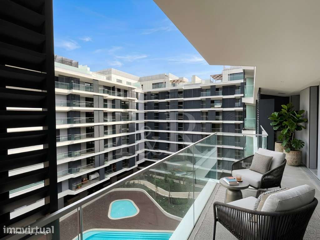 Apartamento T4 com varanda e estacionamento na Praça de Espanha - Grande imagem: 3/89
