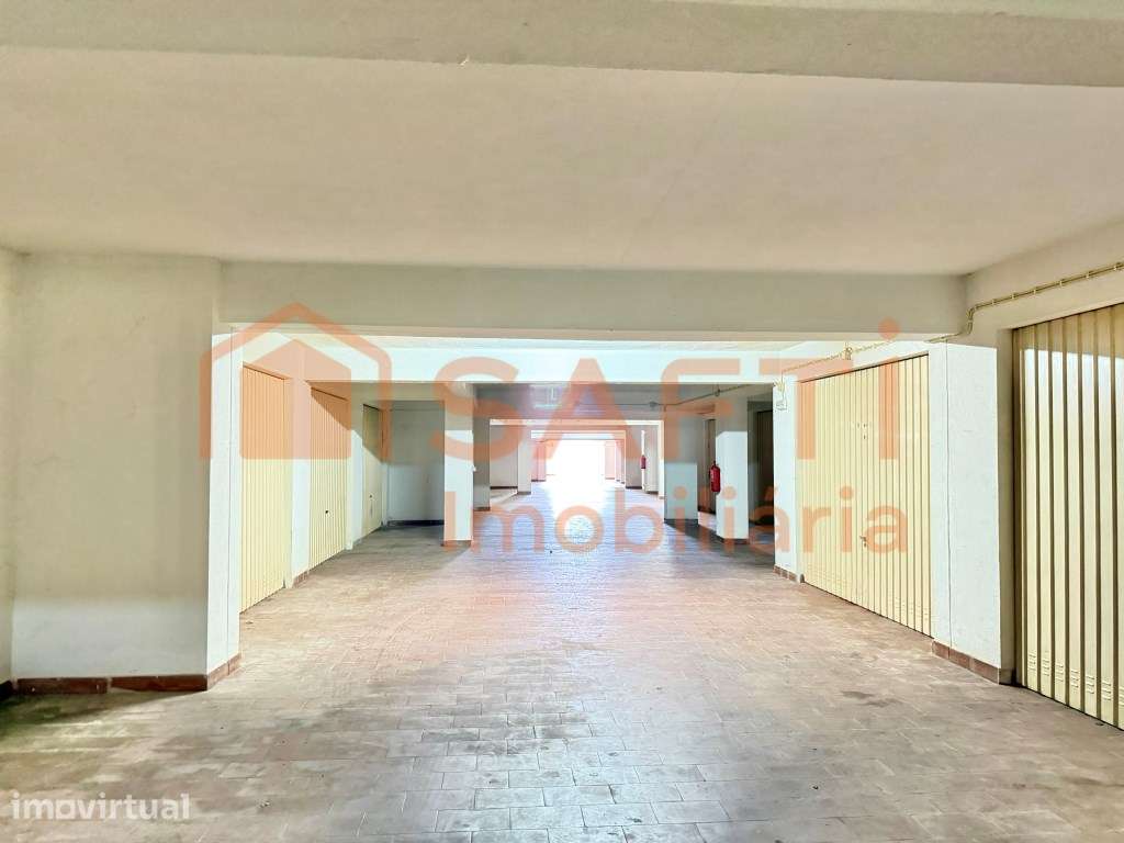 Garagem fechada com 20 m² em Nossa Senhora da Rocha - Porches - Arm... - Grande imagem: 3/12