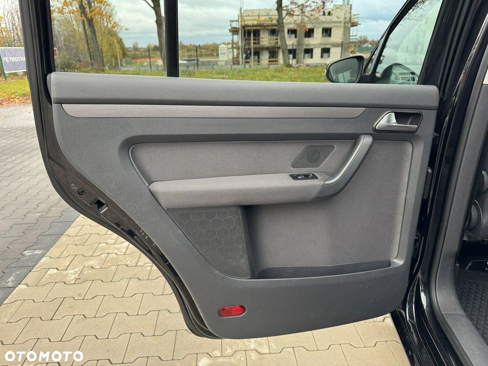 Volkswagen Touran 1.6 TDI DPF BlueMotion Technology Highline - 27