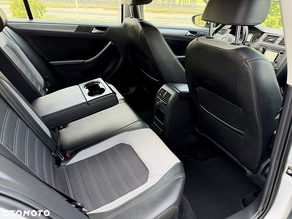 Volkswagen Jetta - 12