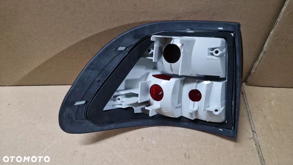 OPEL OMEGA B LAMPA TYŁ PRAWA NOWA YORKA - 2
