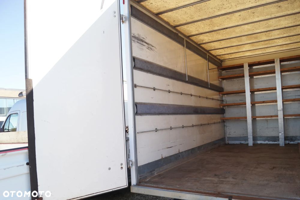 Mercedes-Benz Sprinter - 11