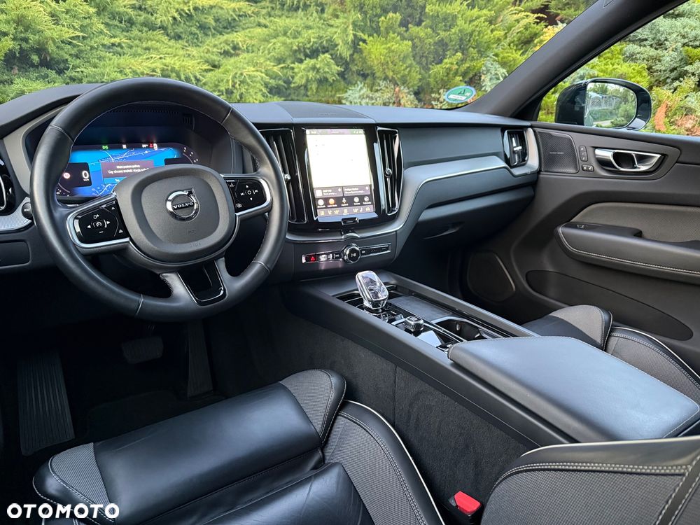 Volvo XC 60 B4 D Plus Dark - 33