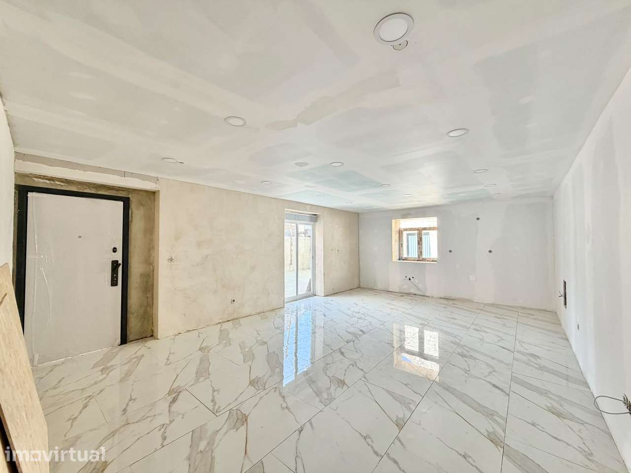 V3 - Em fase final de remodelação total / Santo António da Charneca - Grande imagem: 3/11