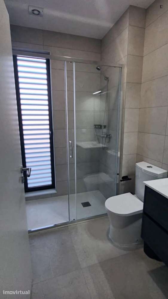 Quarto - localizado em Aveiro - Grande imagem: 4/12