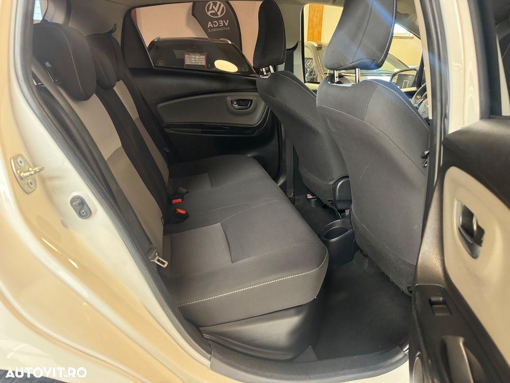Toyota Yaris 1.5 VVT-i HSD Bi-Tone G&B - 22