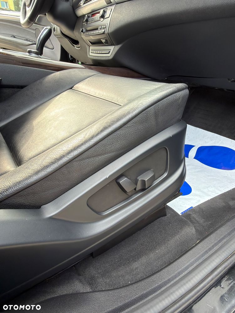 BMW X5 xDrive48i - 16
