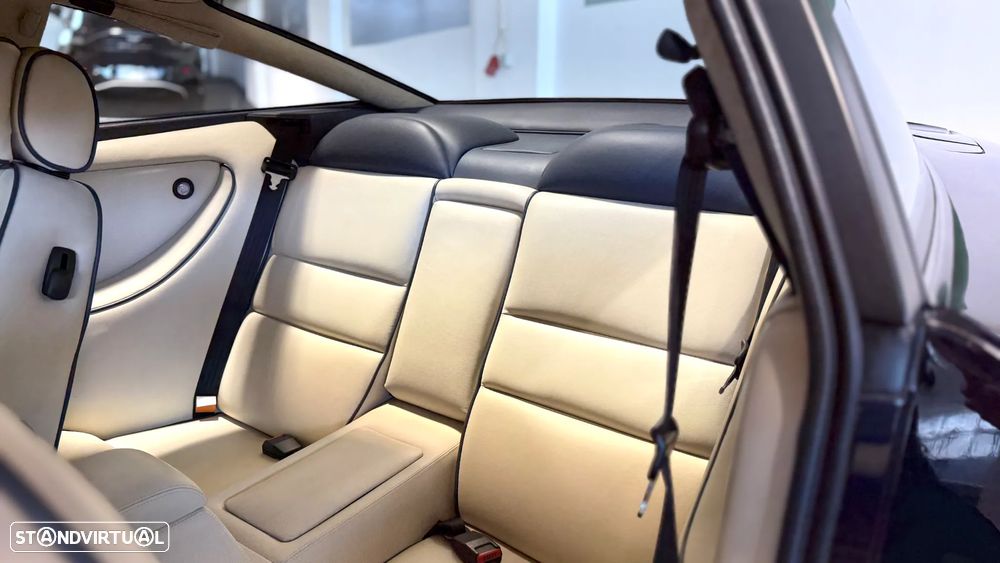 Aston Martin Vantage Coupe - 17