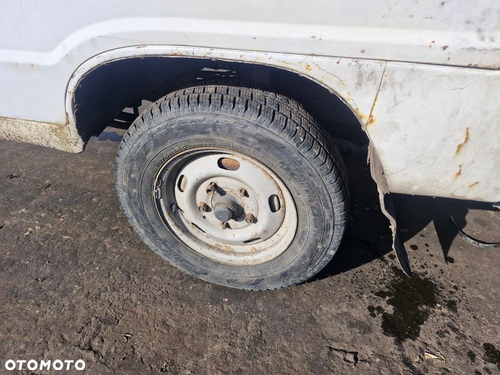 Kia CERES : Kia CERE pojazd na części: maska, zderzak, drzwi, szyby, lusterka, chłodnica.... - 23