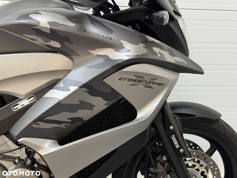 Honda VFR - 12