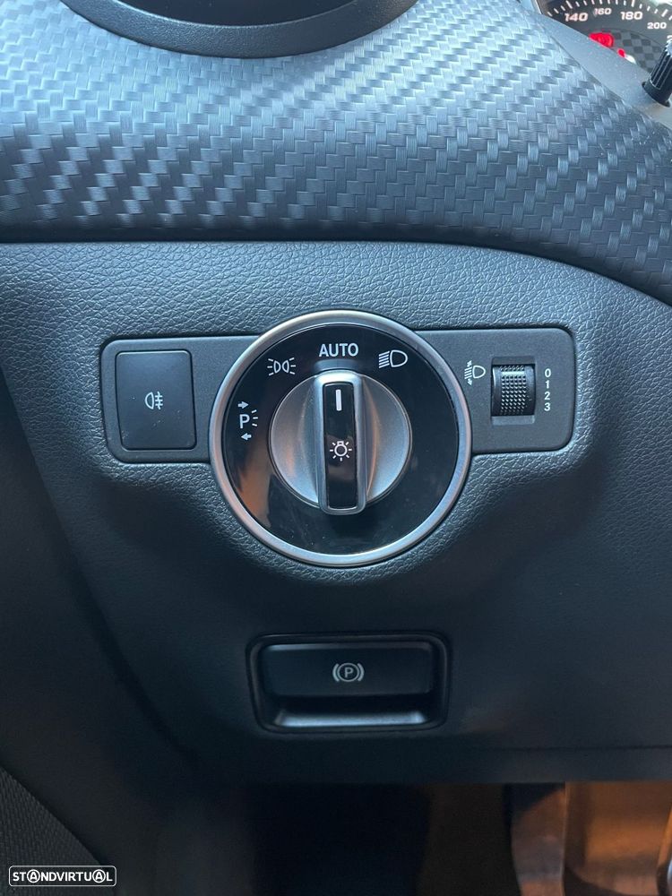 Mercedes-Benz A 180 d AMG Line - 15