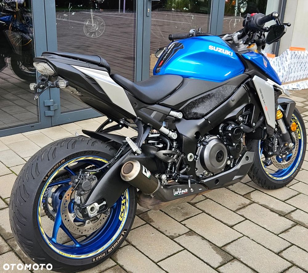 Suzuki GSX - 21
