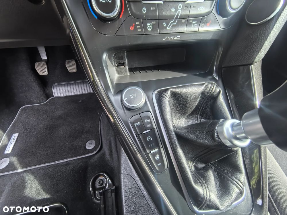 Ford Focus 1.0 EcoBoost Titanium - 25