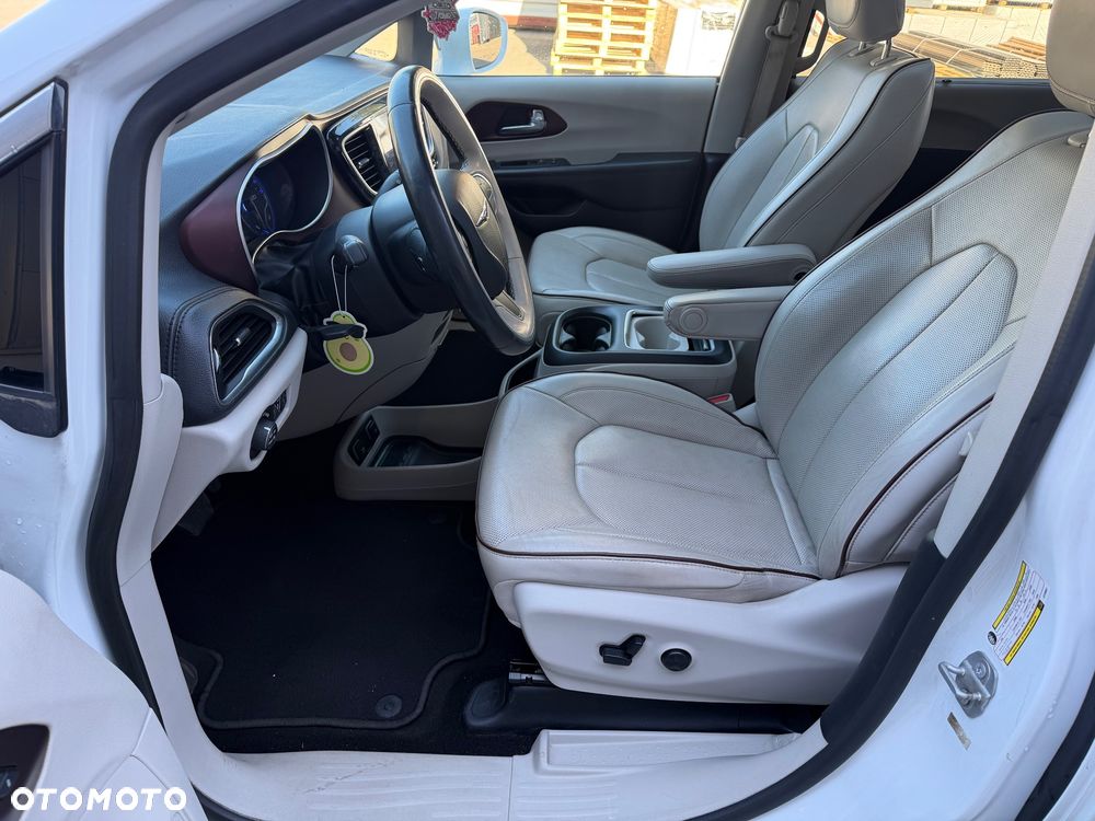 Chrysler Pacifica - 7