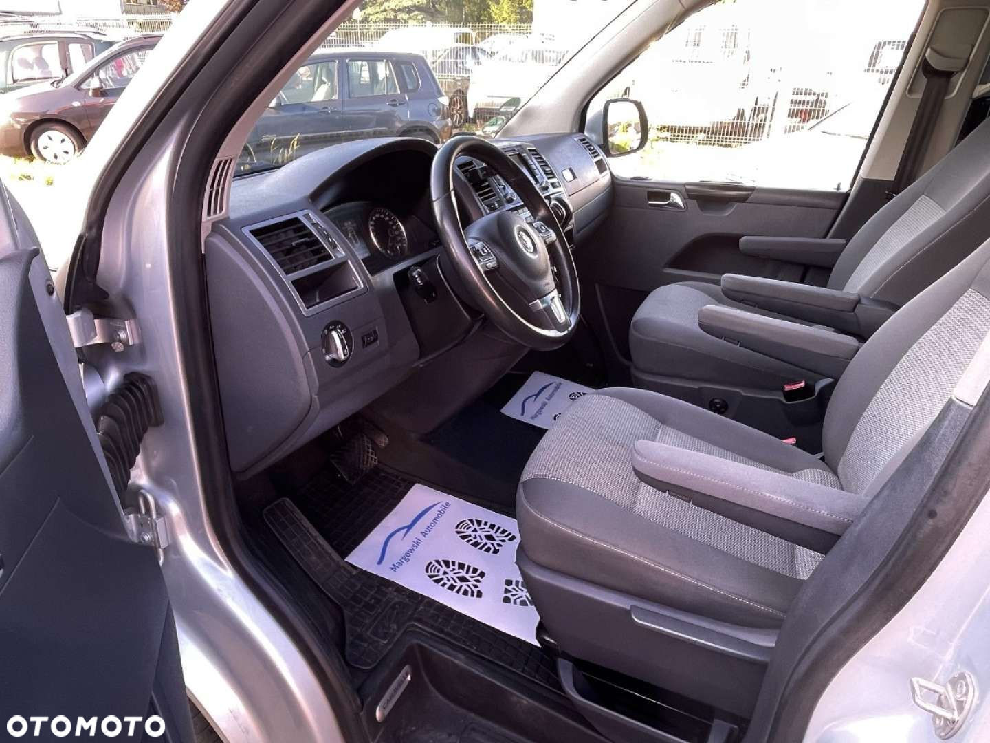 Volkswagen Caravelle - 17