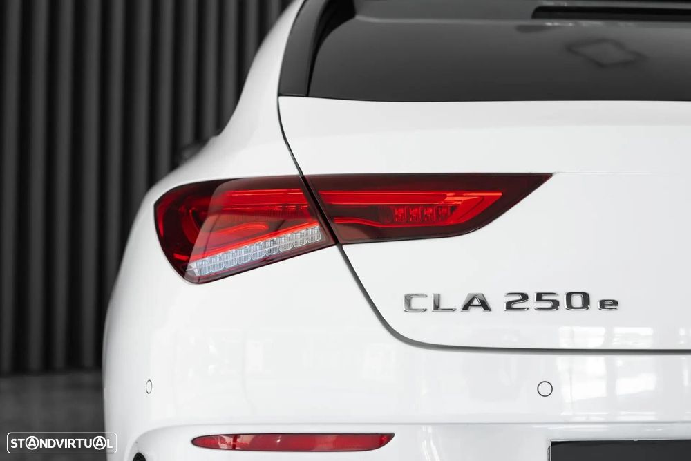 Mercedes-Benz CLA 250 e Shooting Brake AMG Line - 11
