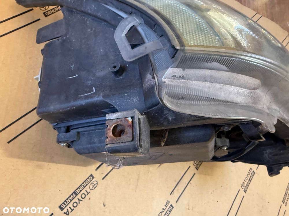 Lampa przednia prawa, lewa Lexus RX400h ANG 03-09r. - 3