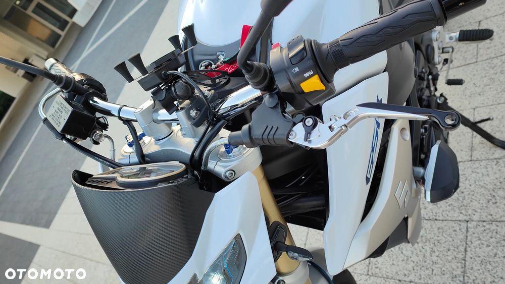Suzuki GSR - 31