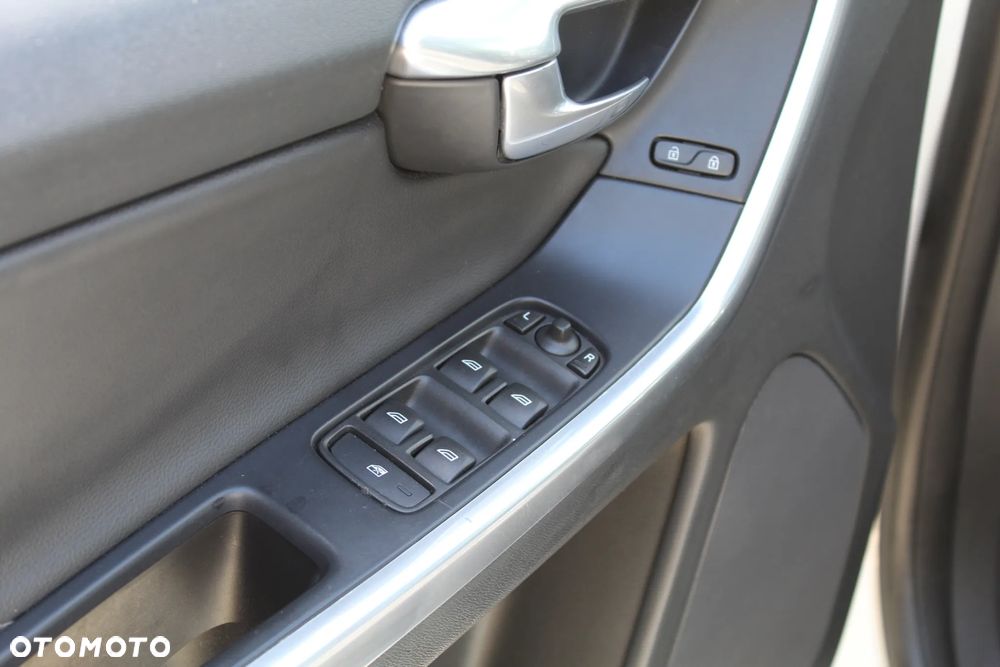 Volvo XC 60 T5 Drive-E Momentum - 14