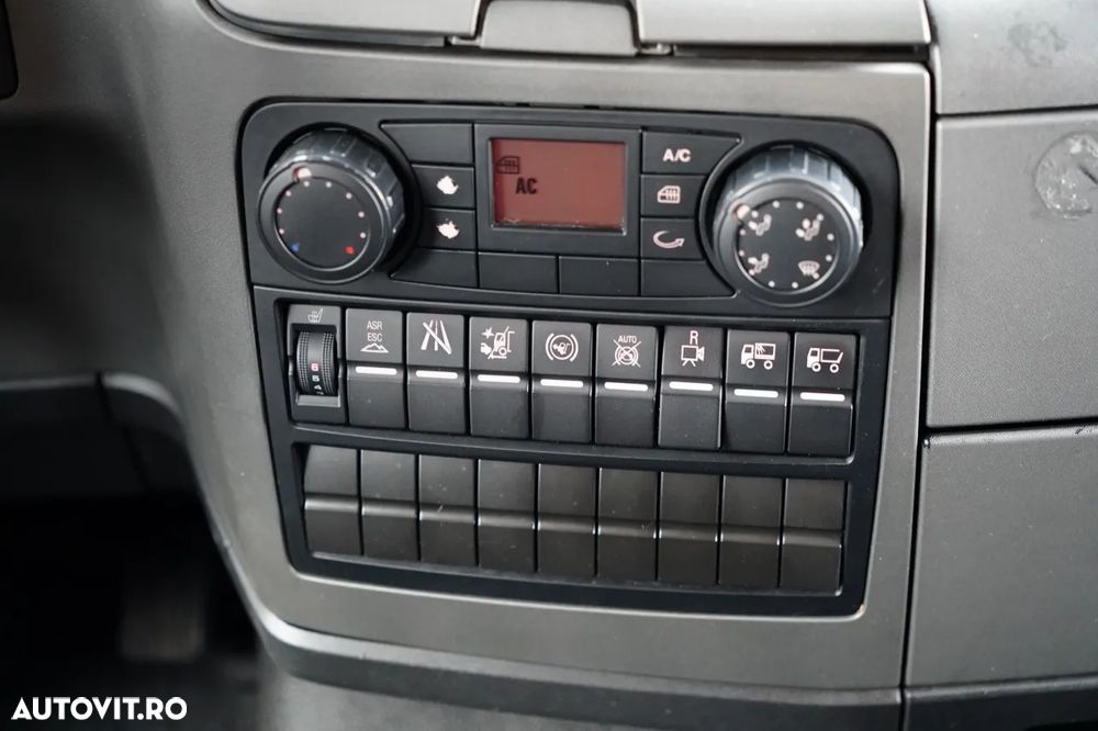 MAN TGM 12.290 / 4x2 / CAROSERIE REFRIGERATĂ 7.8 M / UNITATE THERMO KING T-1200 R / platformă ridicătoare spate / MULTIMEMBRU / DHOLLANDIA - 30