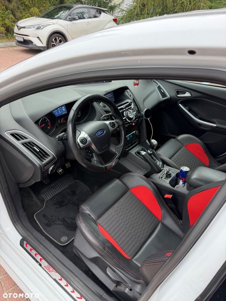 Ford Focus 2.0 EcoBoost ST - 8