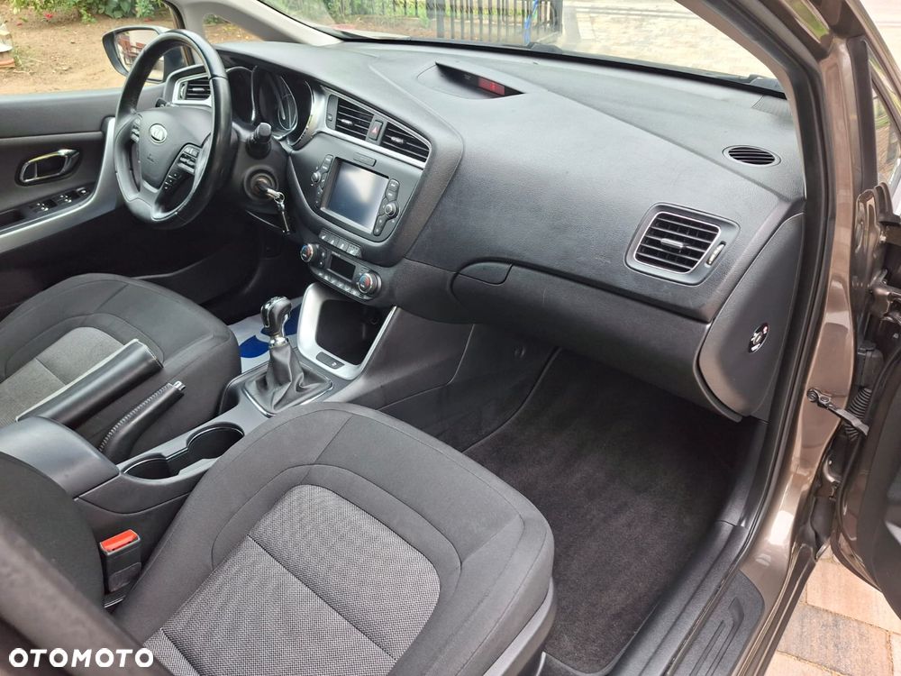 Kia Ceed 1.4 CVVT ISG Dream Team Edition - 12