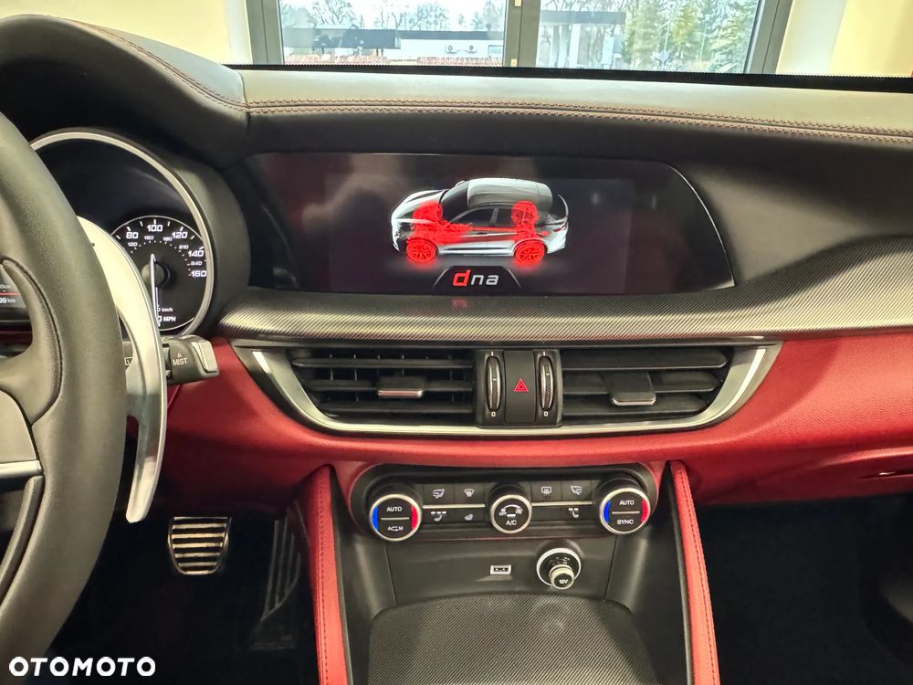 Alfa Romeo Stelvio 2.0 Turbo 16V AT8-Q4 Executive - 17